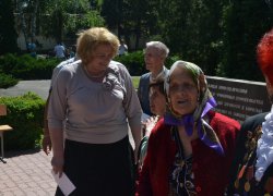 Пам’ять журавлями прилітає і дивиться на цей бурхливий світ…